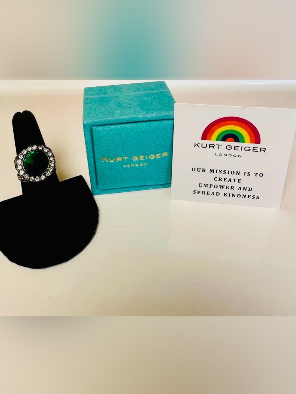 Kurt Geiger Octavia Emerald Green Center Crystal Halo Ring NWT - Picture 10 of 10